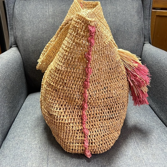 Vineyard Vines Large Crochet Pom Beach Tote Bag - Picture 3 of 9